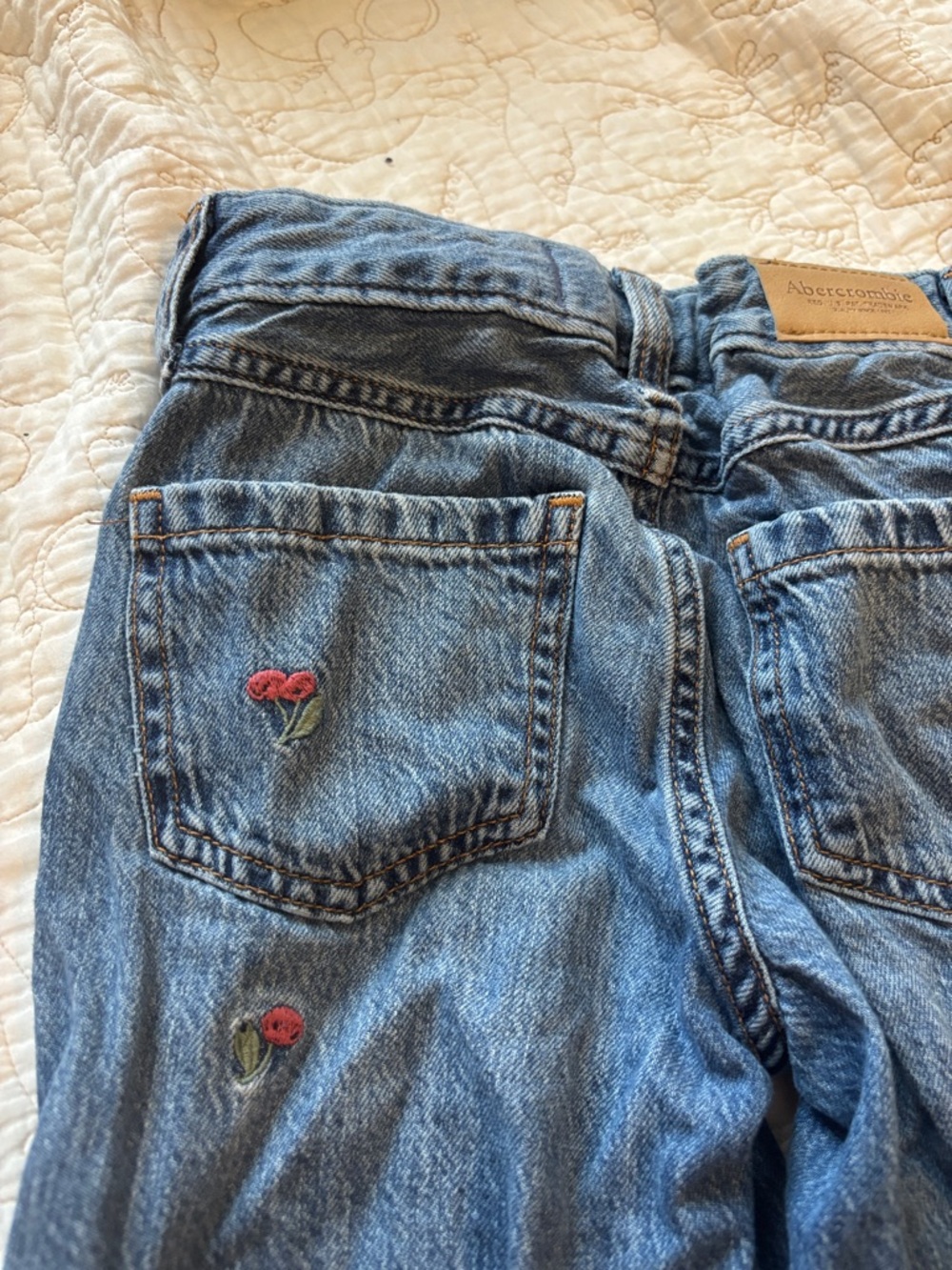 Abercrombie Girls high rise ultra wide leg jeans Size 7/8 Long